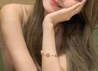 细致入微的美：Habin夏彬 (하빈)的私拍柔软针织波纹图集带来的视觉享受.txt